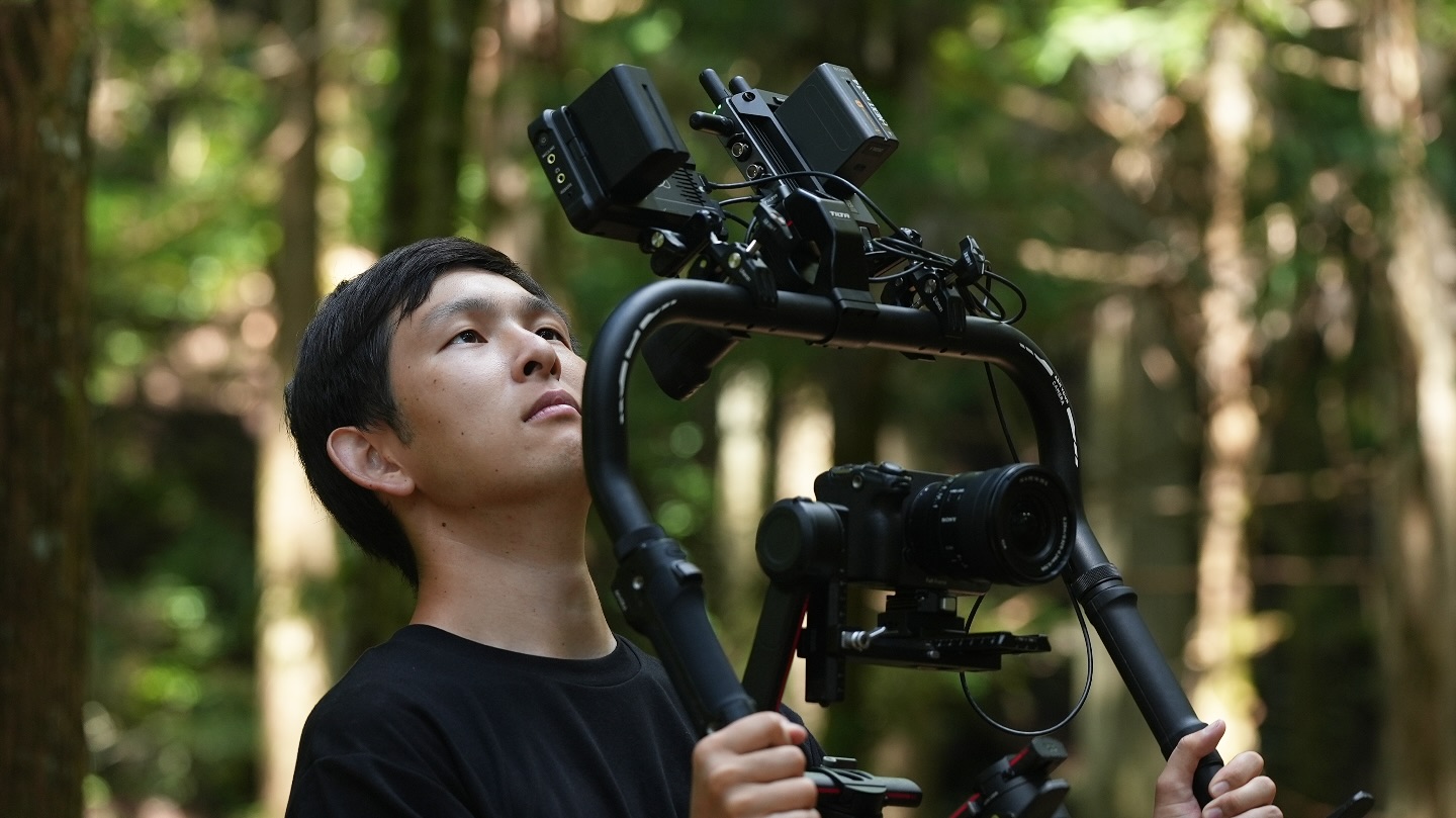 こんばんは。アイネクストです!
おかげさまで本日、2024/4/11の会社設立より一期目を無事に終了いたしました!
この1年間、多くの方々に支えられ、様々な挑戦をしながら成長を遂げることができました。
設立当初より、私たちは映像のチカラでお客様のビジネス成長に貢献するために、事業を展開してきました。
明日から始まる2025年度は、さらなる成長を目指し、新規事業拡大や開発による技術強化など、新たな挑戦に取り組んでまいります。
一期目を乗り越えられたのは、私たちに関わってくださった全ての方々のご支援のおかげです。心より感謝申し上げます。
これからも感動を届ける存在として、
さらなる価値を創造し続けることをお約束します。
今後ともアイネクストをどうぞよろしくお願いいたします!
2025/3/31
株式会社アイネクスト
#映像制作
#一期目
#アイネクスト